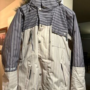 Stylish Women's Striped Ski Jacket - Gray and Cream